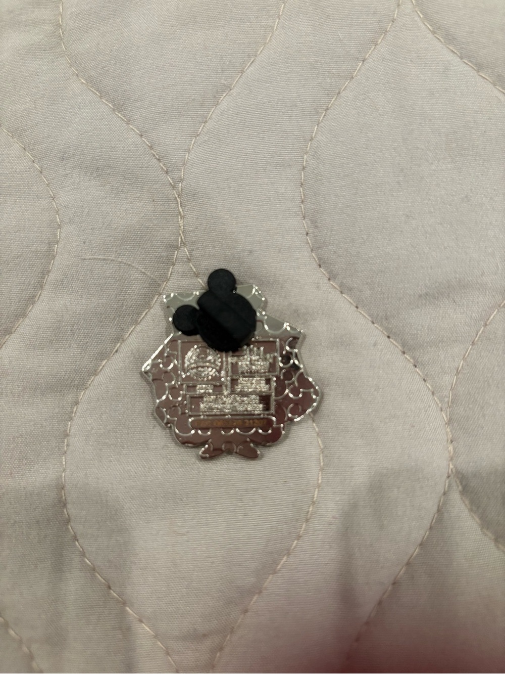 Disney Alice & White Rabbit Pin - Picture 2 of 2